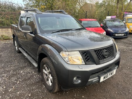 NISSAN NAVARA 2.5 dCi Tekna Auto 4WD Euro 4 4dr